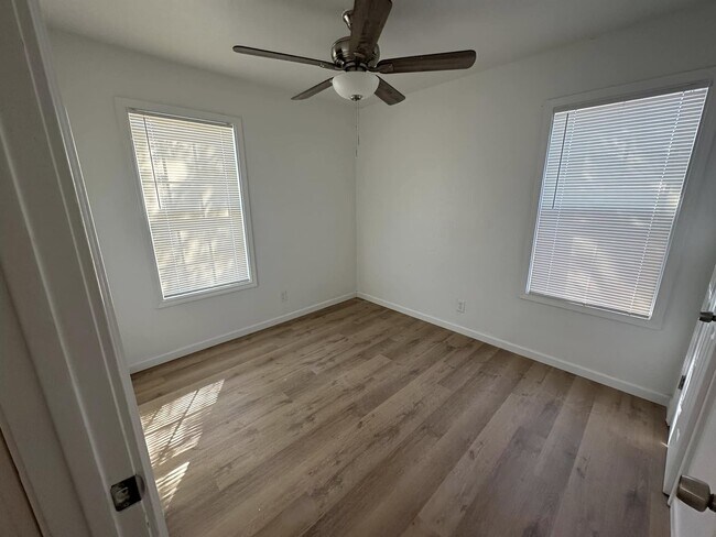 Foto del edificio - 1400 Nix St