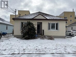 Building Photo - 304 Frontenac St