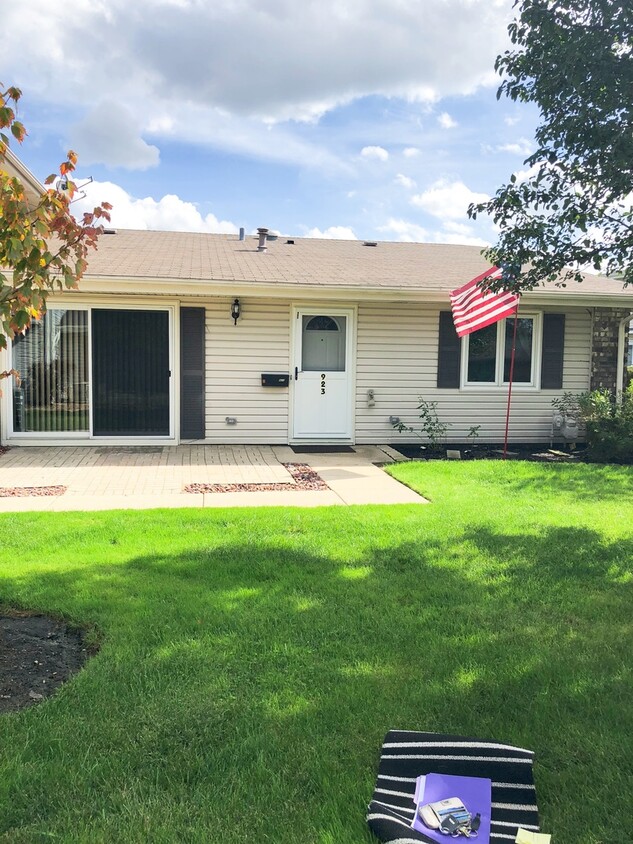Primary Photo - 923 Sagamore Dr