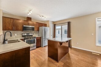 Building Photo - 1804-1804 70 St SW