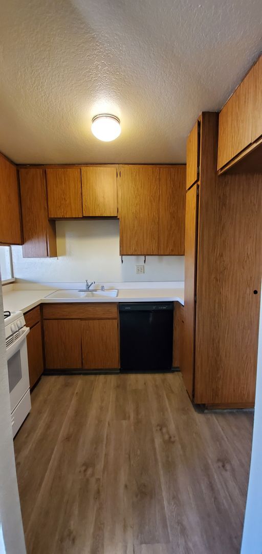 Foto del edificio - HOSKINS LANE (F)- ONE TIME RENT UP