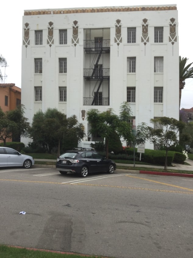 Primary Photo - 364 S Cloverdale Ave