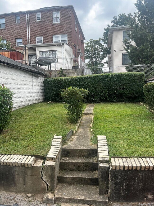 Foto del edificio - 3922 Dyre Ave