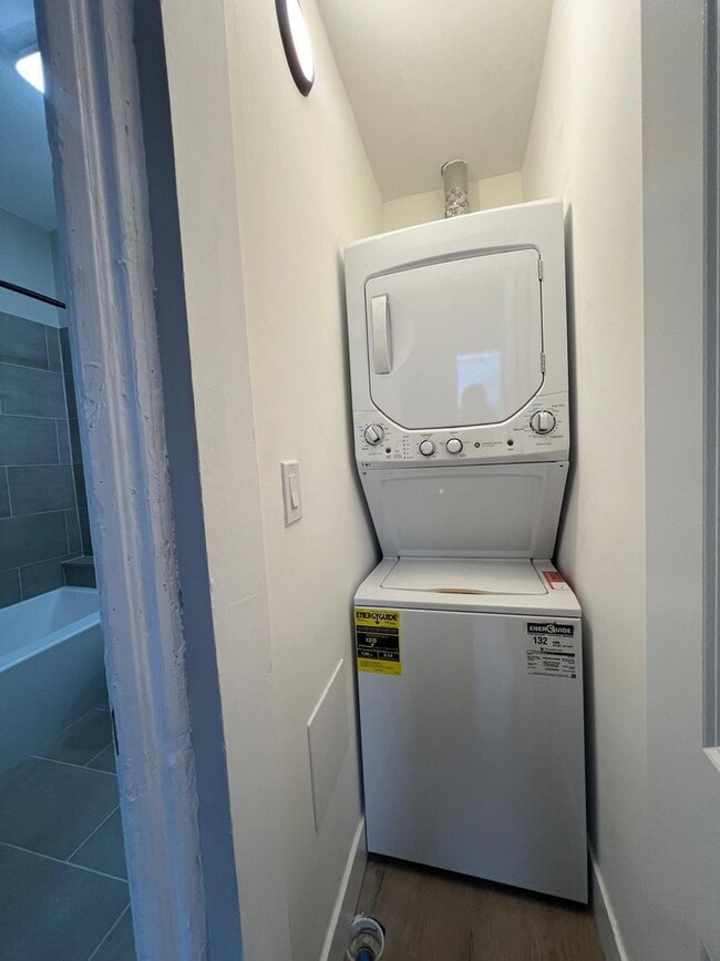 Building Photo - 2249 W Cermak Rd