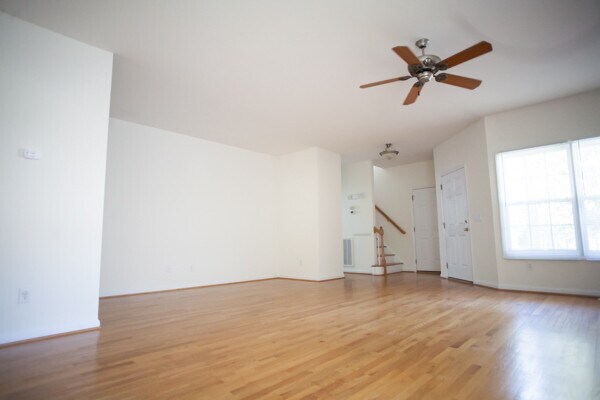 Building Photo - Spacious Parkside House