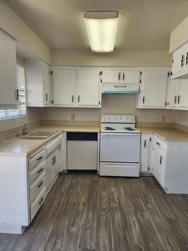 Building Photo - 5101 Appleblossom Dr