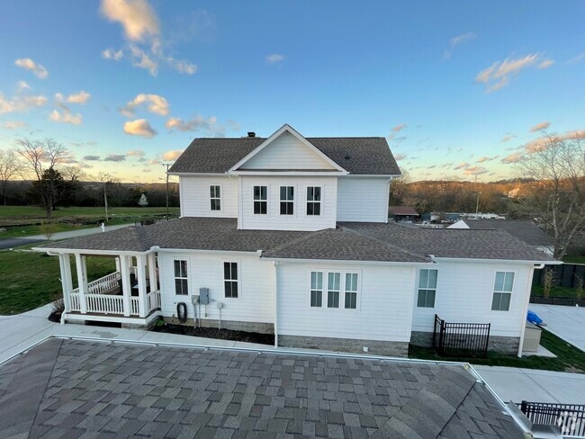 Building Photo - 1510 E Stewarts Ln