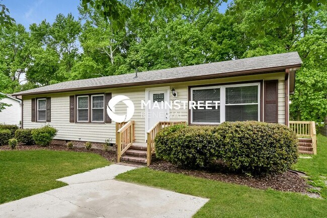 Foto del edificio - 3 Bedroom Pet-Friendly Home in GREENSBORO,...