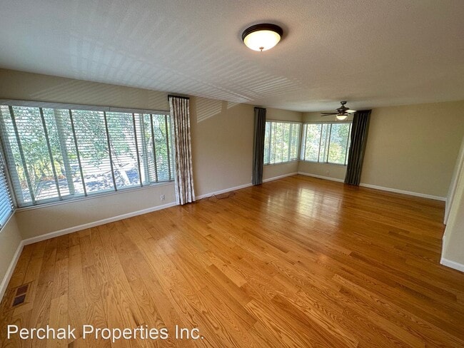 Building Photo - 4 br, 2 bath House - 629 Dolphin Drive