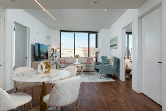 Building Photo - 101 Main St