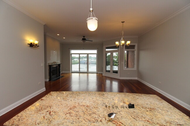Building Photo - 3110 W Belmont Ave