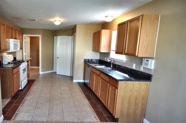 Foto del edificio - 21935 Hemlock Park Dr