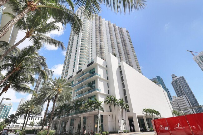 Foto del edificio - 350 S Miami Ave