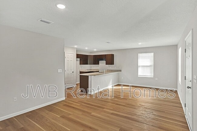 Building Photo - 1327 7th St W