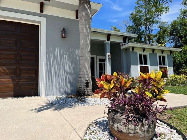 Building Photo - 10394 Trailwood Cir