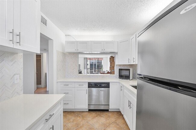 Building Photo - 5300 NE 24th Terrace