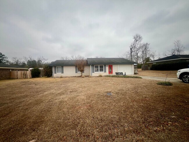 Building Photo - 3 Bed/2 Bath Home