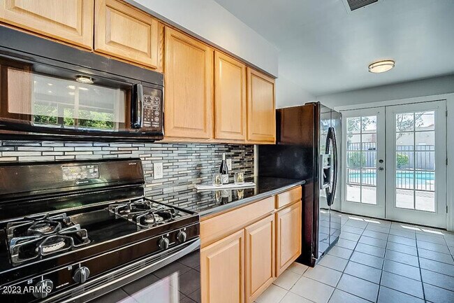 Foto del edificio - 543 W 19th St