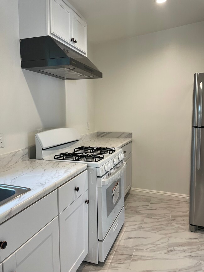 Foto del edificio - 6843 Vantage Ave