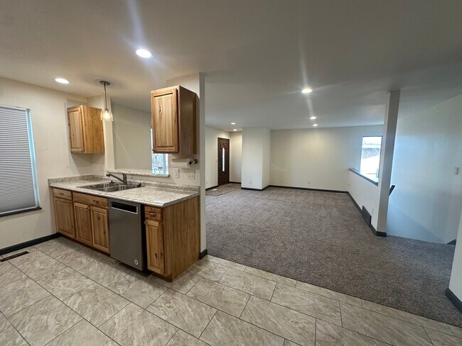 Building Photo - 2710 Hangtree Ct