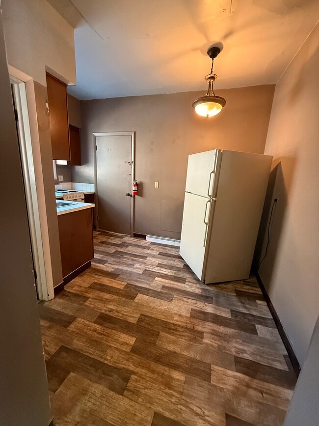 Kitchen - 552 N Division St