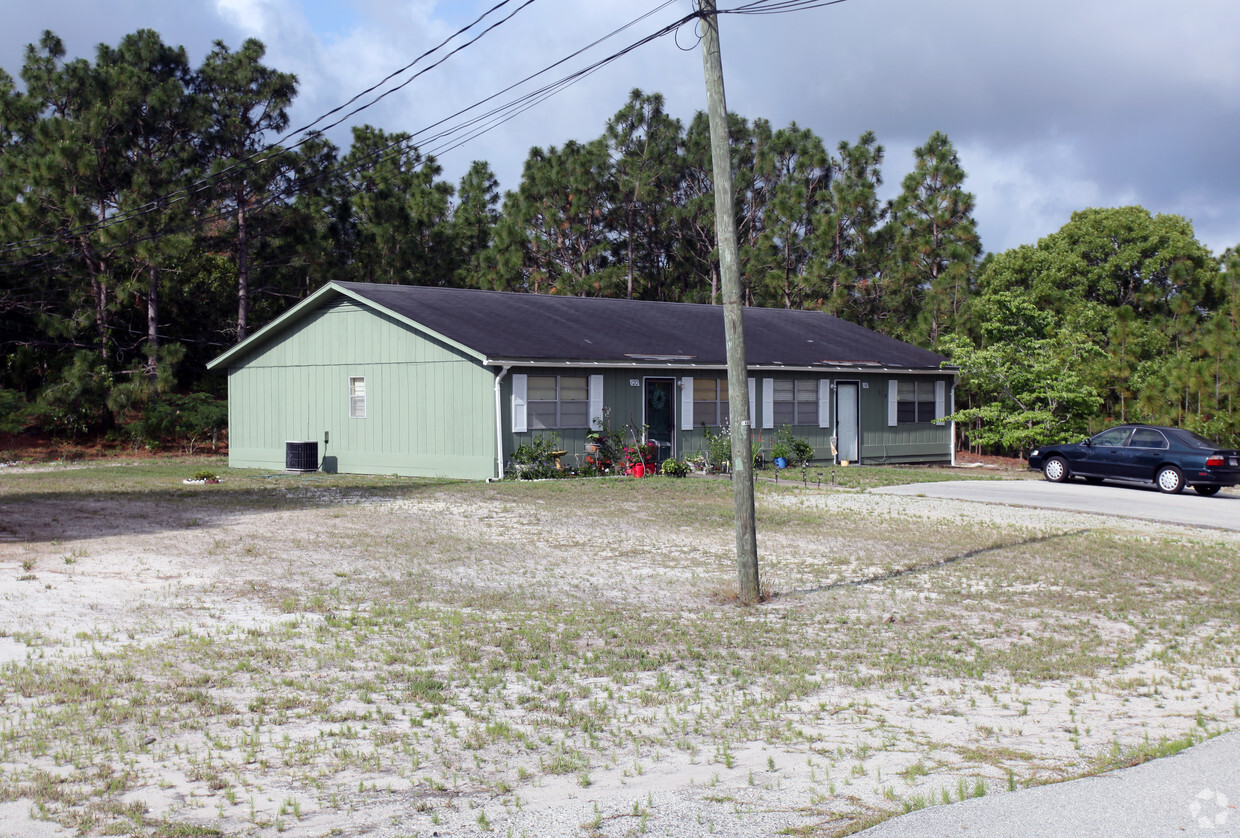 Building Photo - Christa Drive Apartments