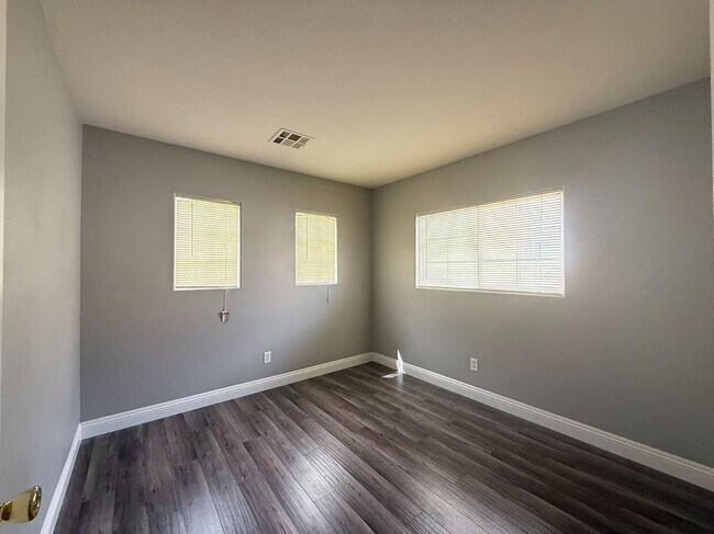 Foto del edificio - 7548 Hope Valley St