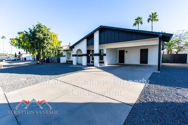 Building Photo - 523 W Pampa Ave