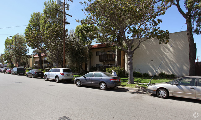 Building Photo - Monterey Apartments