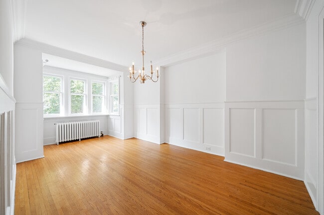 Photo du bâtiment - 207 Glengrove Ave W