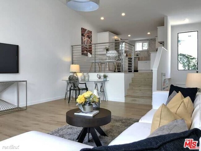 Foto del edificio - 2211 Griffith Park Blvd