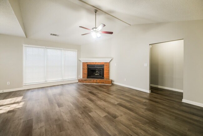 Foto del edificio - 4891 Country Cove Way