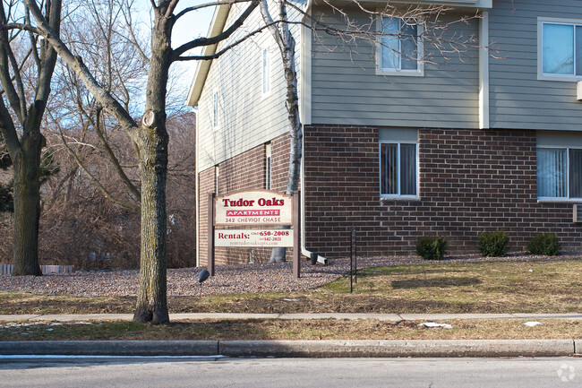 Building Photo - Tudor Oaks Apartments