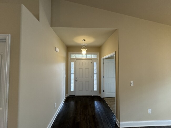 Building Photo - 2467 Bell Manor Dr SW