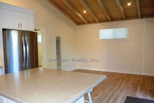 Building Photo - 1Bed/1Bath Granny Flat Near South Oceansid...