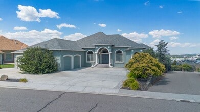 Building Photo - 464 Sundance Dr