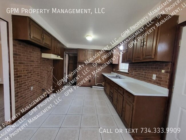 Building Photo - 4757 Dudley St