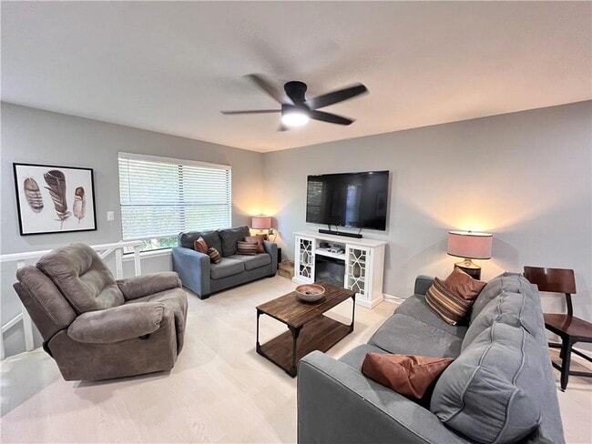 Building Photo - 1373 E Sequoyah Ct