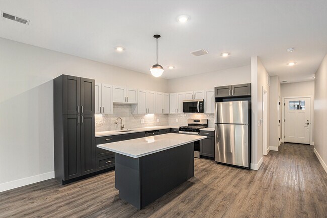 Foto del edificio - The Summit at Harvey Townhomes