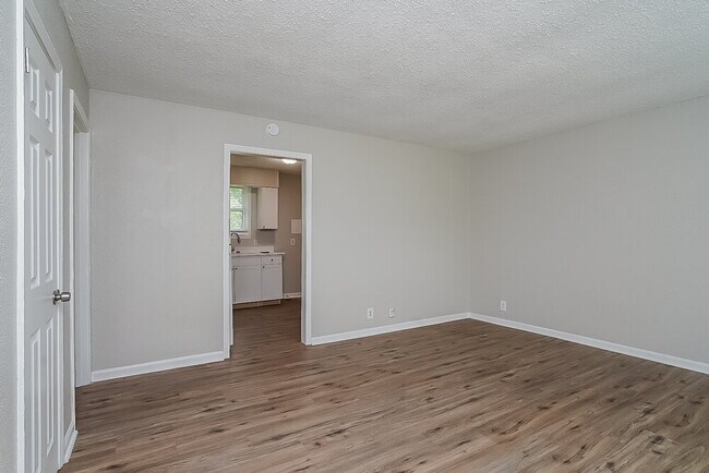 Building Photo - 4112 Meadow Hill Dr