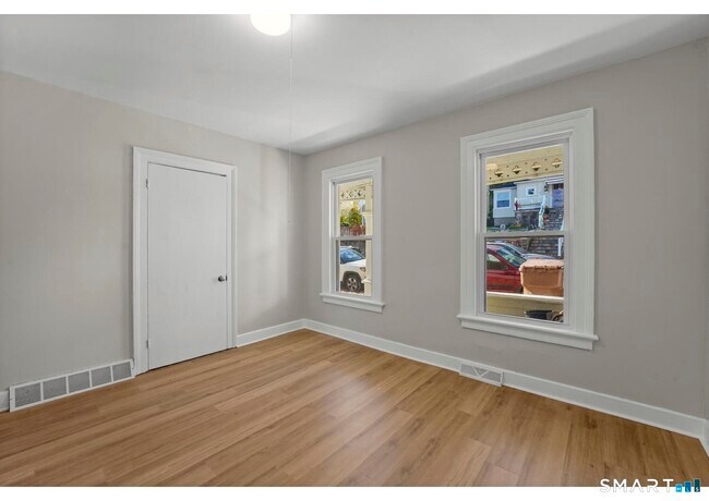 Building Photo - 45 New St