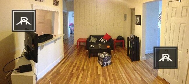 Foto del edificio - 4 bedroom in Brookline MA 02446