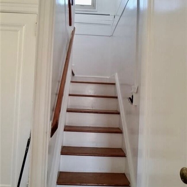 Private stair to 2nd Floor apartment - 23 Lee Ave