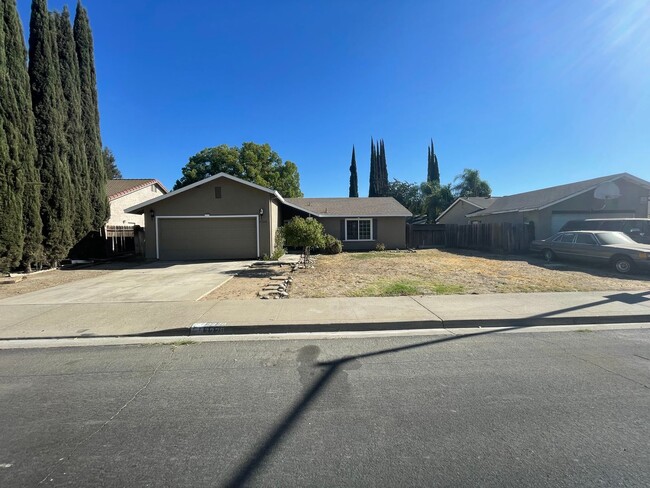 Building Photo - 4 bedroom single story in East Modesto!