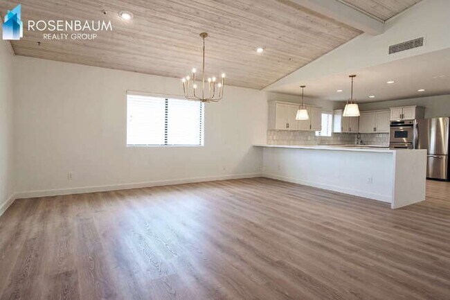 Foto del edificio - Stunning 2-beds, 2-baths Desert Retreat  in the highly desirable North Scottsdale area!