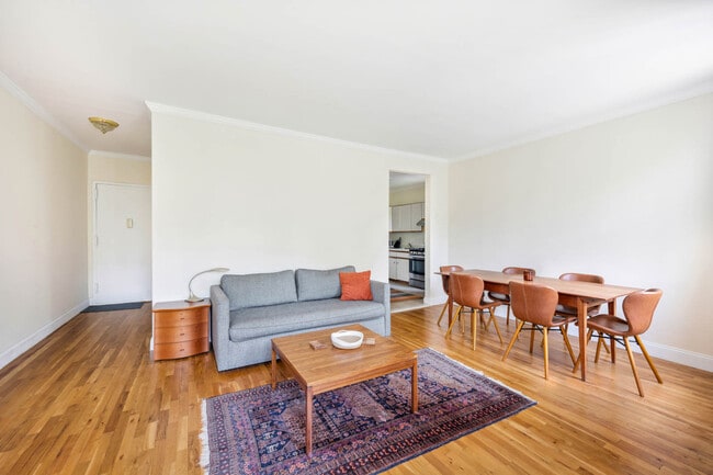 Building Photo - 137 W 110th St