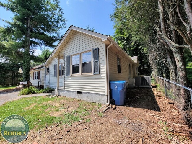 Photo - 3bd/2ba House On Faculty Street---Great Location!