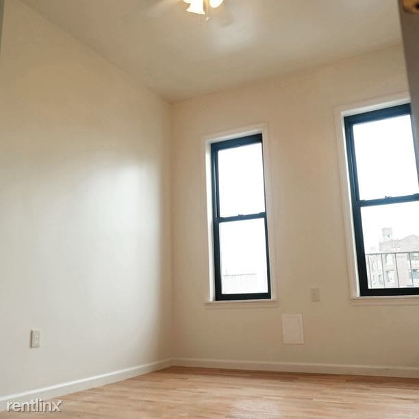 Foto principal - 177 Hopkins St