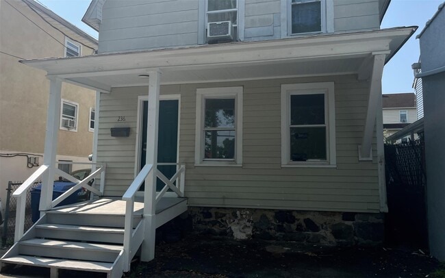 Building Photo - 236 Battle Ave