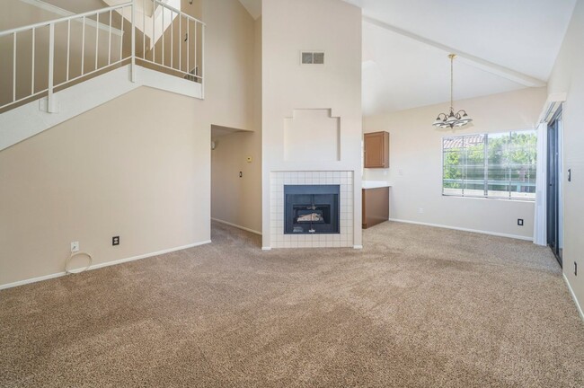 Building Photo - 3+2+Loft, Corner Unit, 2-Car Garage!